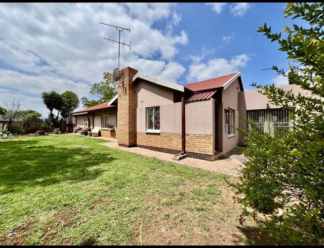 4 BEDROOM HOUSE FOR SALE IN VANDERBIJLPARK CW 6